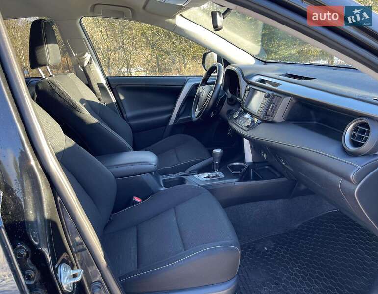 Внедорожник / Кроссовер Toyota RAV4 2018 в Бродах