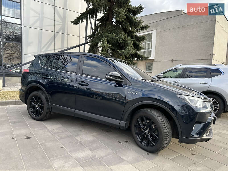 Внедорожник / Кроссовер Toyota RAV4 2017 в Полтаве