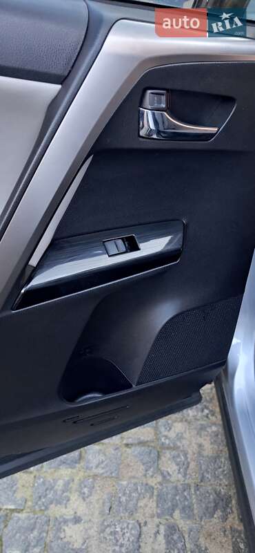 Позашляховик / Кросовер Toyota RAV4 2017 в Житомирі фото 10 Позашляховик / Кросовер Toyota RAV4 2017 в Житомирі