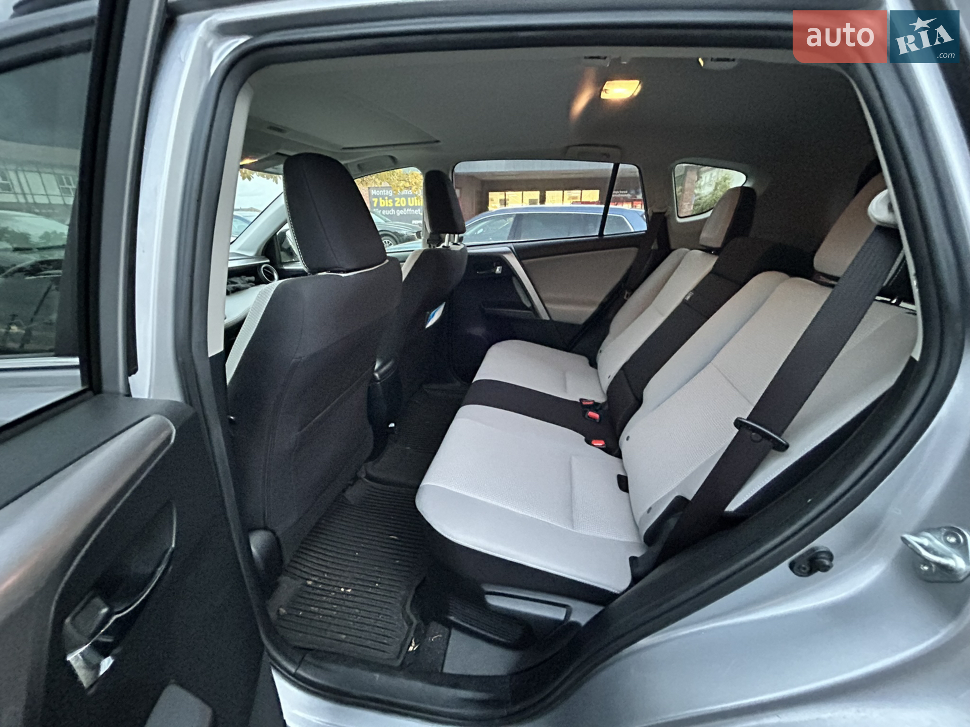 2017 Toyota RAV 4 - мініатюра 8
