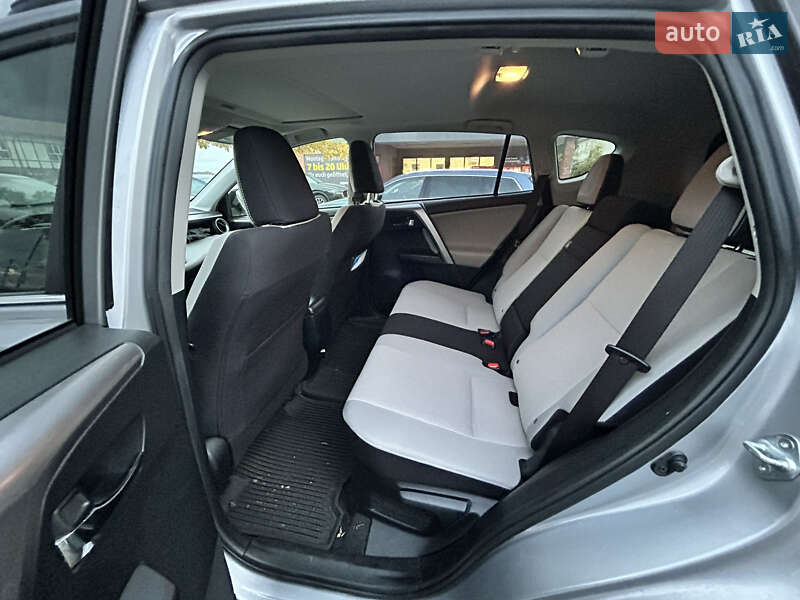 Позашляховик / Кросовер Toyota RAV4 2017 в Вишгороді