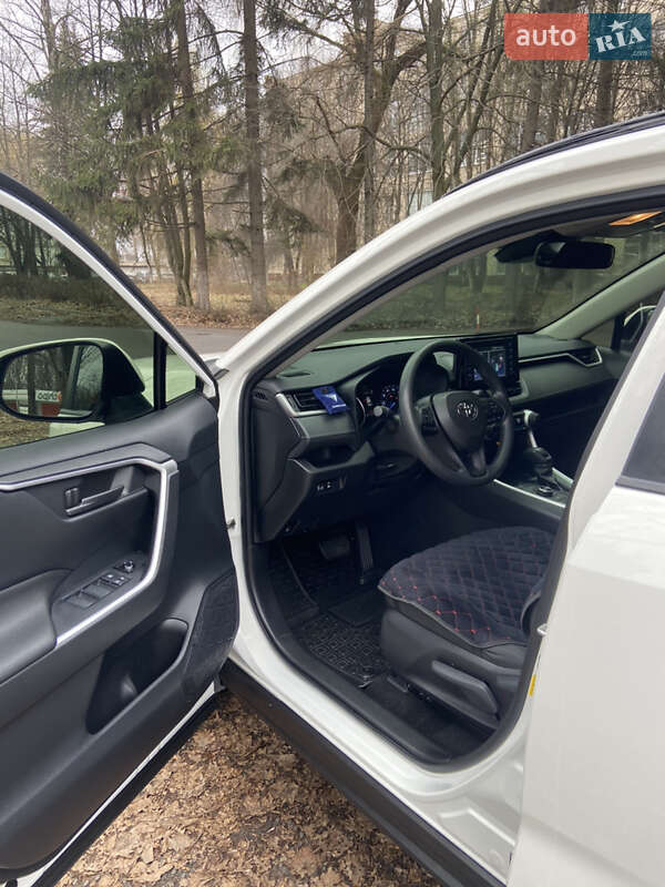Внедорожник / Кроссовер Toyota RAV4 2019 в Виннице
