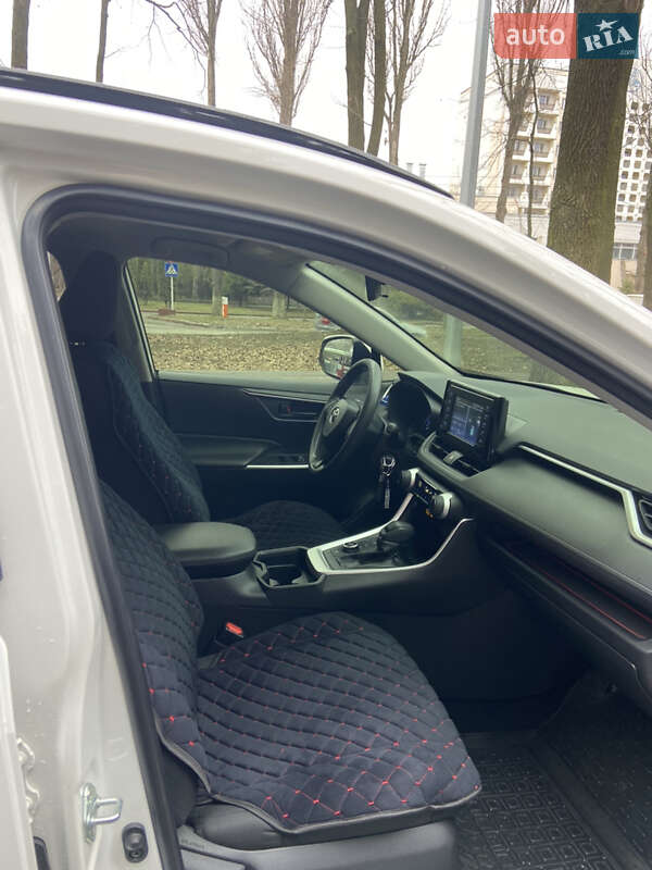 Внедорожник / Кроссовер Toyota RAV4 2019 в Виннице