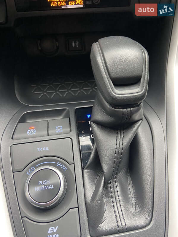 Внедорожник / Кроссовер Toyota RAV4 2019 в Виннице