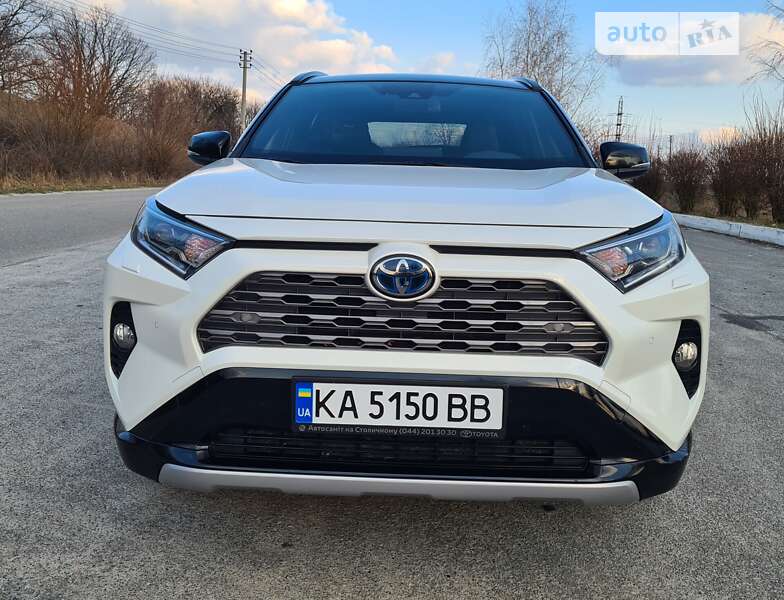 Внедорожник / Кроссовер Toyota RAV4 2020 в Киеве