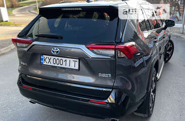 Внедорожник / Кроссовер Toyota RAV4 2021 в 