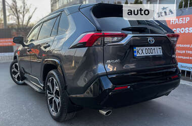 Внедорожник / Кроссовер Toyota RAV4 2021 в 