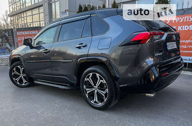 Внедорожник / Кроссовер Toyota RAV4 2021 в 