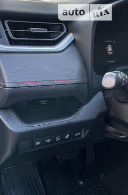 Внедорожник / Кроссовер Toyota RAV4 2021 в 