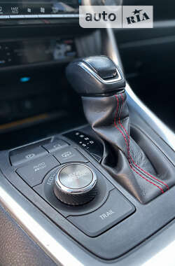 Внедорожник / Кроссовер Toyota RAV4 2021 в 