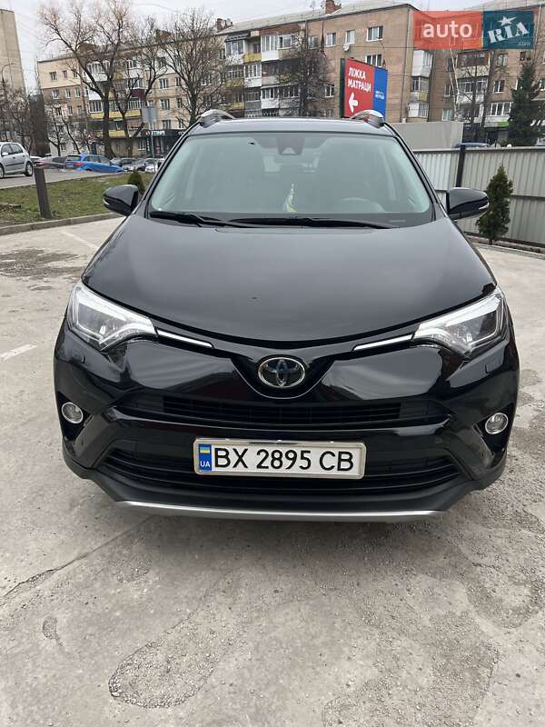 Внедорожник / Кроссовер Toyota RAV4 2016 в Хмельницком