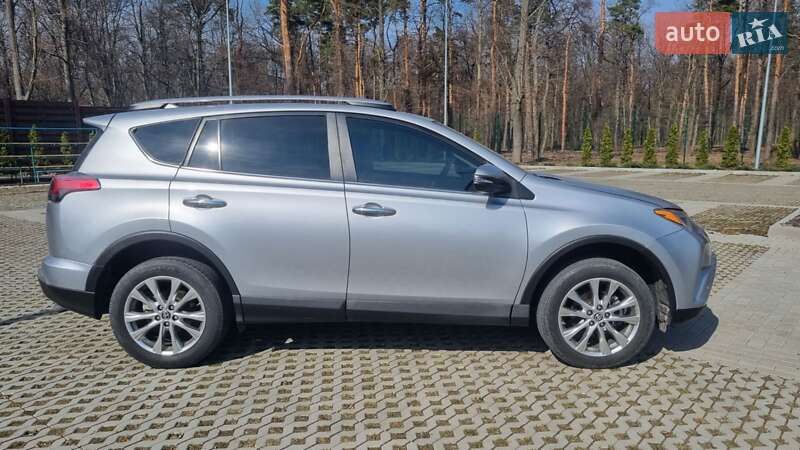 Позашляховик / Кросовер Toyota RAV4 2018 в Харкові