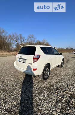 Внедорожник / Кроссовер Toyota RAV4 2011 в Черновцах