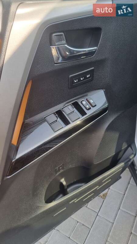 Позашляховик / Кросовер Toyota RAV4 2018 в Харкові