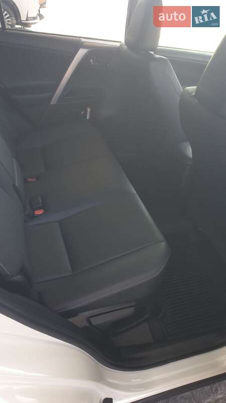 Внедорожник / Кроссовер Toyota RAV4 2016 в Днепре