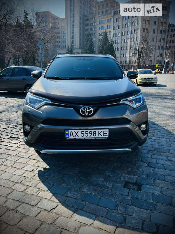 Внедорожник / Кроссовер Toyota RAV4 2016 в Харькове