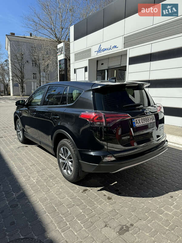 Позашляховик / Кросовер Toyota RAV4 2017 в Харкові