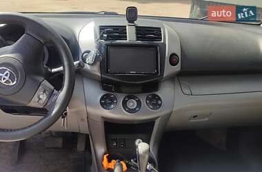 Внедорожник / Кроссовер Toyota RAV4 2006 в 