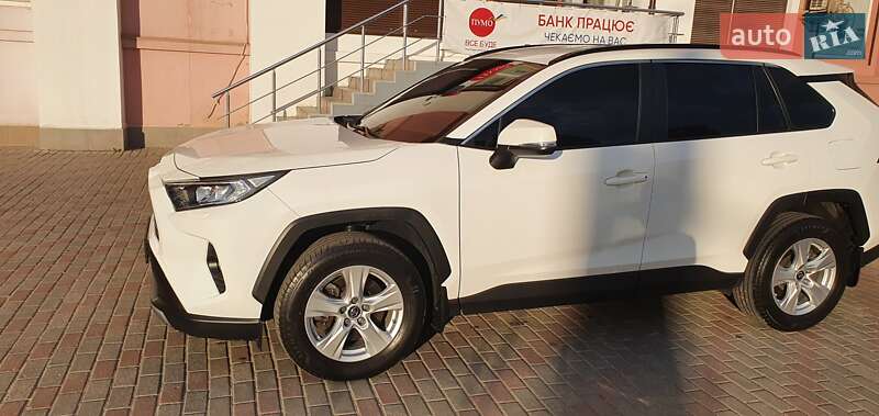 Внедорожник / Кроссовер Toyota RAV4 2019 в Харькове