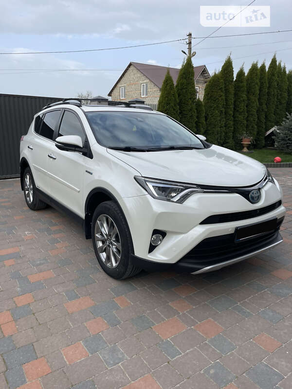 Внедорожник / Кроссовер Toyota RAV4 2017 в Львове