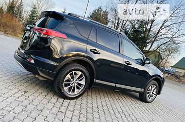 Внедорожник / Кроссовер Toyota RAV4 2016 в Богородчанах