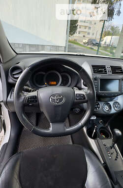 Позашляховик / Кросовер Toyota RAV4 2010 в Чернівцях