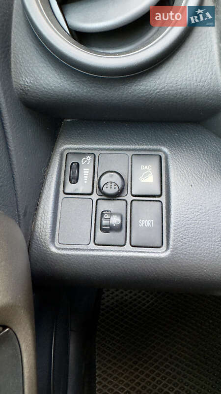 Позашляховик / Кросовер Toyota RAV4 2010 в Чернівцях