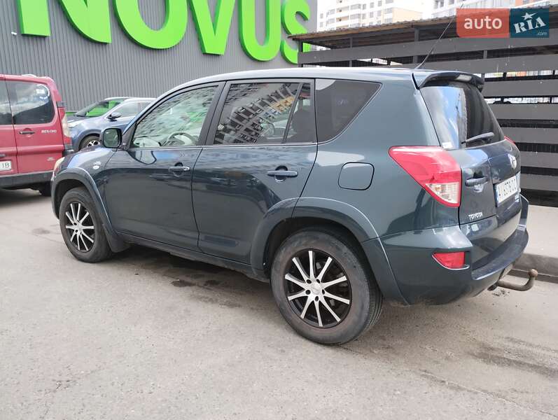 Внедорожник / Кроссовер Toyota RAV4 2006 в Киеве