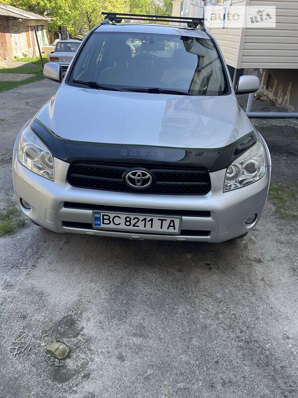 Позашляховик / Кросовер Toyota RAV4 2007 в Золочеві