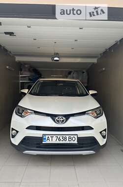 Внедорожник / Кроссовер Toyota RAV4 2015 в Ивано-Франковске