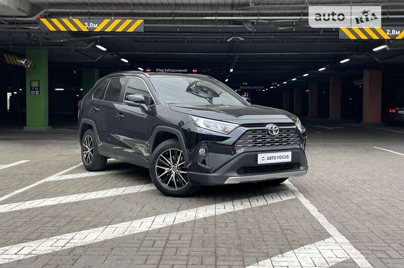 Внедорожник / Кроссовер Toyota RAV4 2019 в Киеве