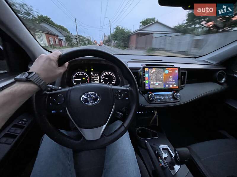Внедорожник / Кроссовер Toyota RAV4 2017 в Чернигове