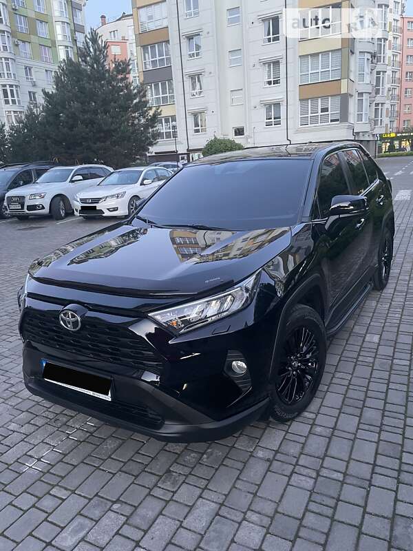 Внедорожник / Кроссовер Toyota RAV4 2019 в Ивано-Франковске