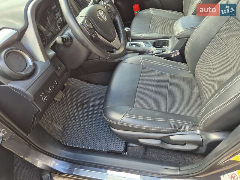 Внедорожник / Кроссовер Toyota RAV4 2017 в Харькове