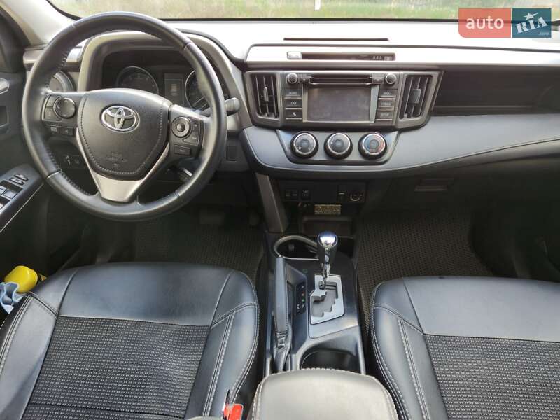 Внедорожник / Кроссовер Toyota RAV4 2017 в Харькове