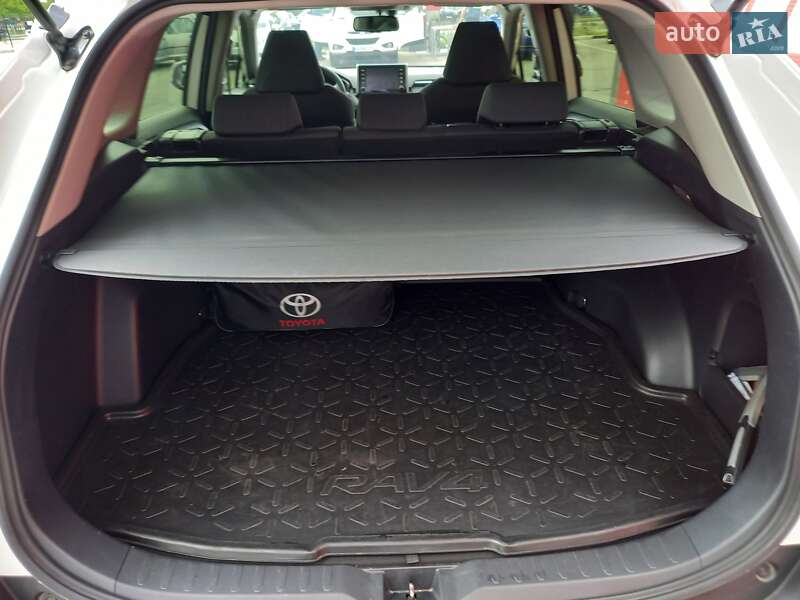 Внедорожник / Кроссовер Toyota RAV4 2018 в Киеве