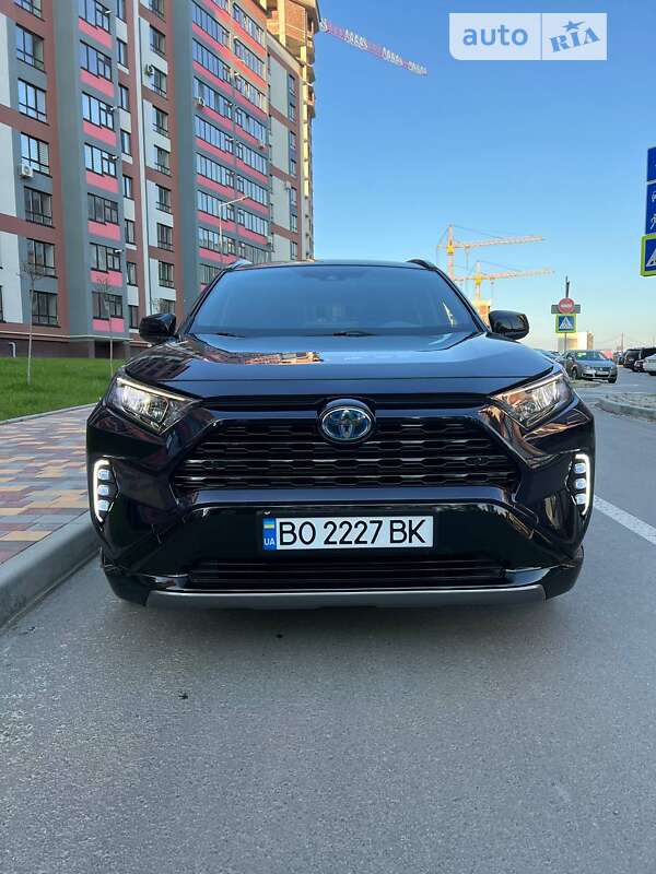 Внедорожник / Кроссовер Toyota RAV4 2021 в Тернополе