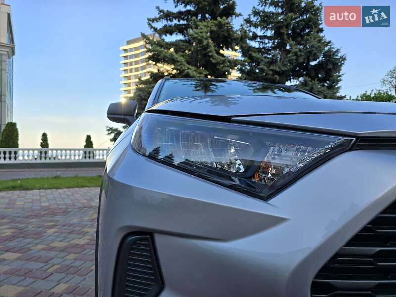 Внедорожник / Кроссовер Toyota RAV4 2020 в Одессе