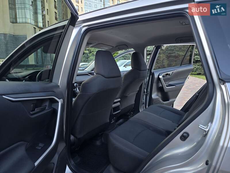 Внедорожник / Кроссовер Toyota RAV4 2020 в Одессе