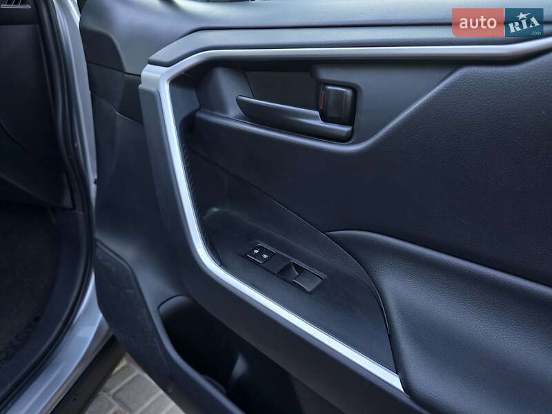Внедорожник / Кроссовер Toyota RAV4 2020 в Одессе