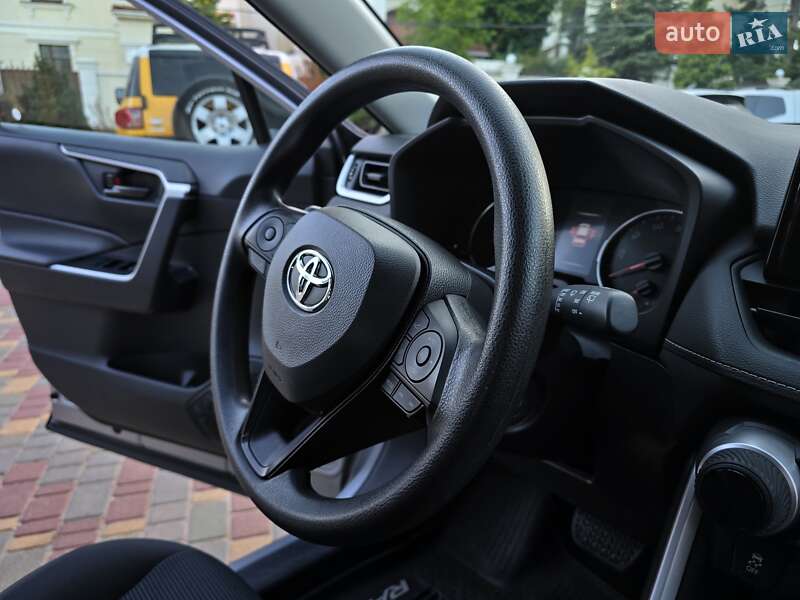 Внедорожник / Кроссовер Toyota RAV4 2020 в Одессе