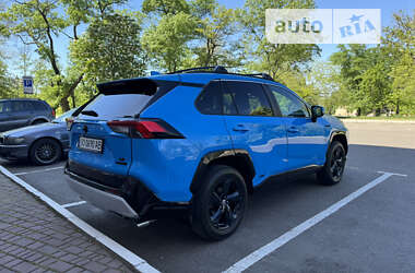 Внедорожник / Кроссовер Toyota RAV4 2021 в 