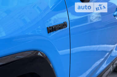 Внедорожник / Кроссовер Toyota RAV4 2021 в 