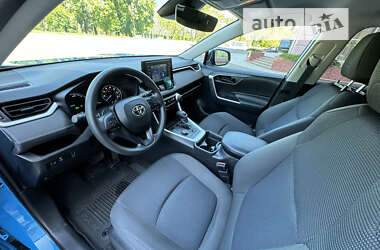 Внедорожник / Кроссовер Toyota RAV4 2021 в 