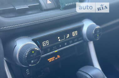 Внедорожник / Кроссовер Toyota RAV4 2021 в 