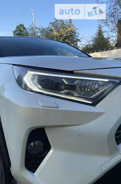 Внедорожник / Кроссовер Toyota RAV4 2020 в Кропивницком