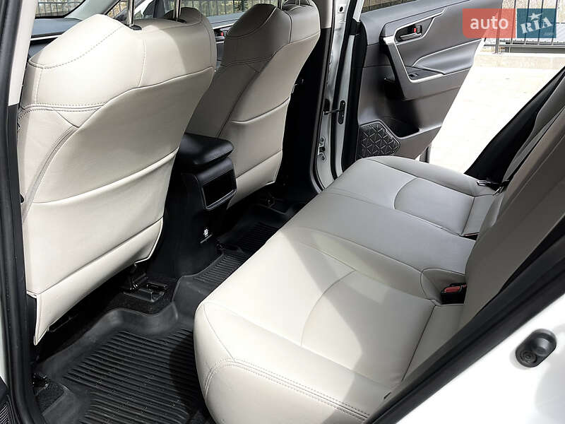 Внедорожник / Кроссовер Toyota RAV4 2020 в Тернополе фото 14 Внедорожник / Кроссовер Toyota RAV4 2020 в Тернополе