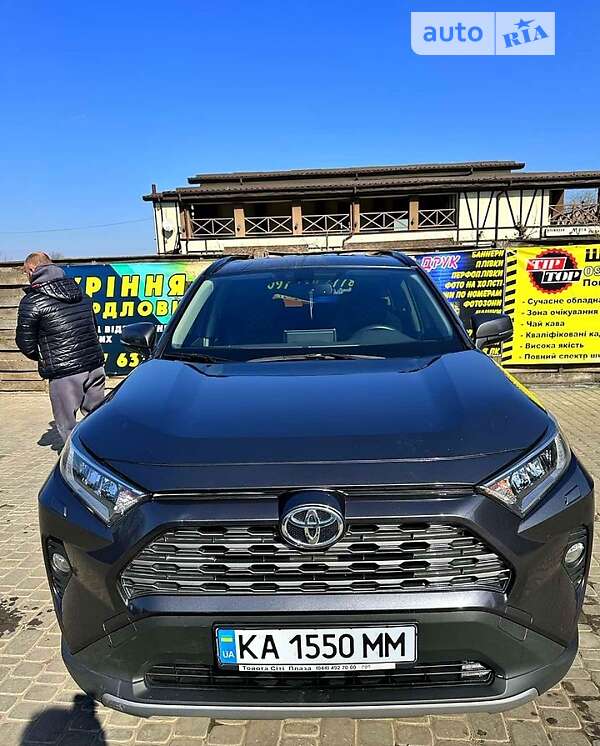 Позашляховик / Кросовер Toyota RAV4 2019 в Покрові