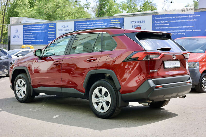Внедорожник / Кроссовер Toyota RAV4 2021 в Киеве