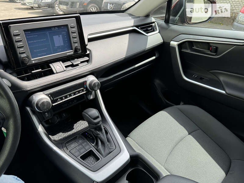 Внедорожник / Кроссовер Toyota RAV4 2021 в Киеве